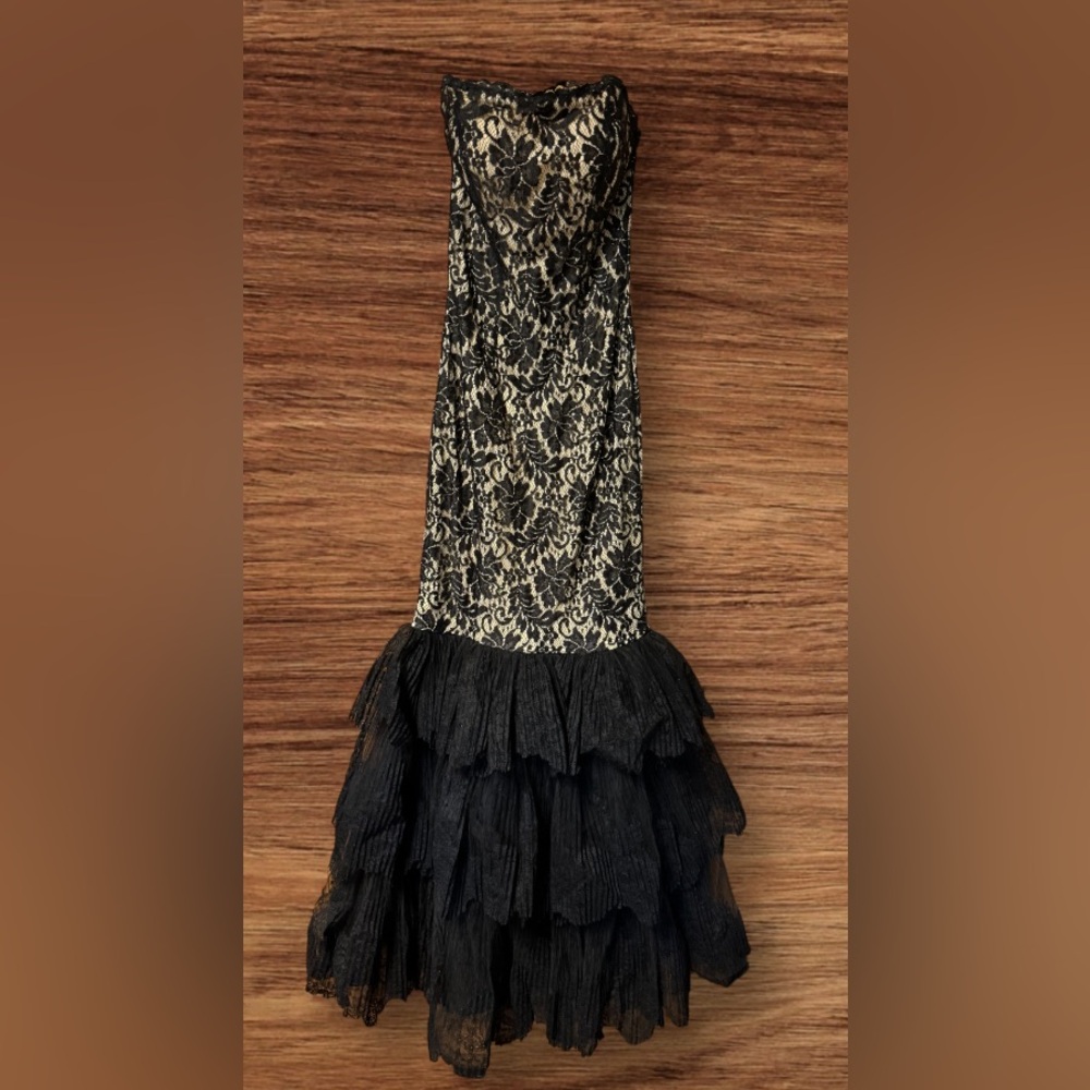 EUC black lace over silk with sequins strapless mermaid gown SZ 8